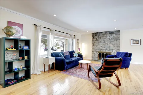 $1,599,000 | 16 Arbor Road, East Hills, NY 11577