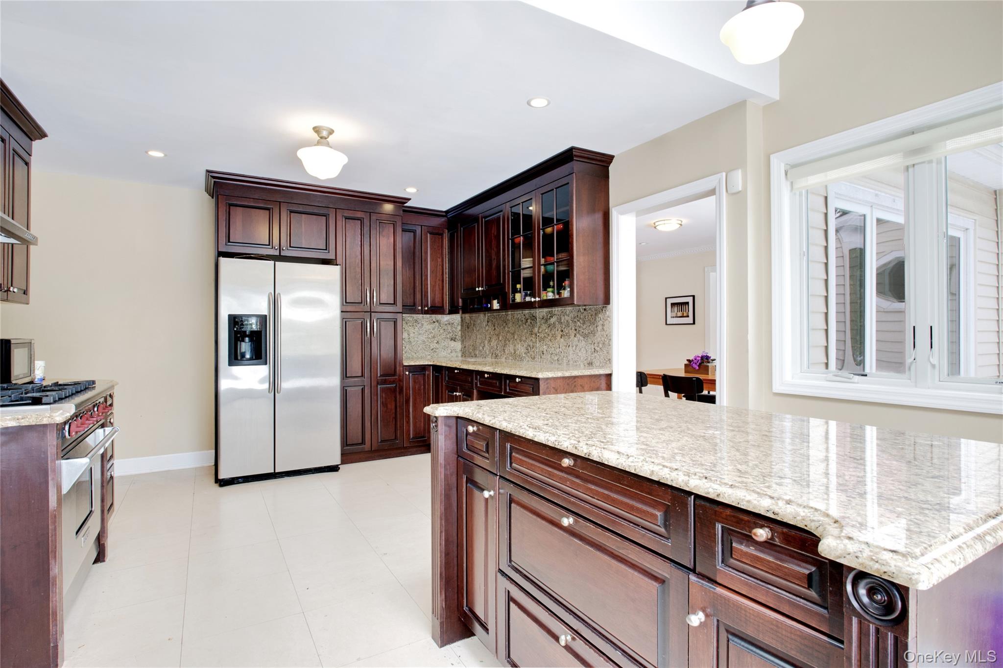 16 Arbor Road East Hills, NY 11577 - Photo 7 of 23