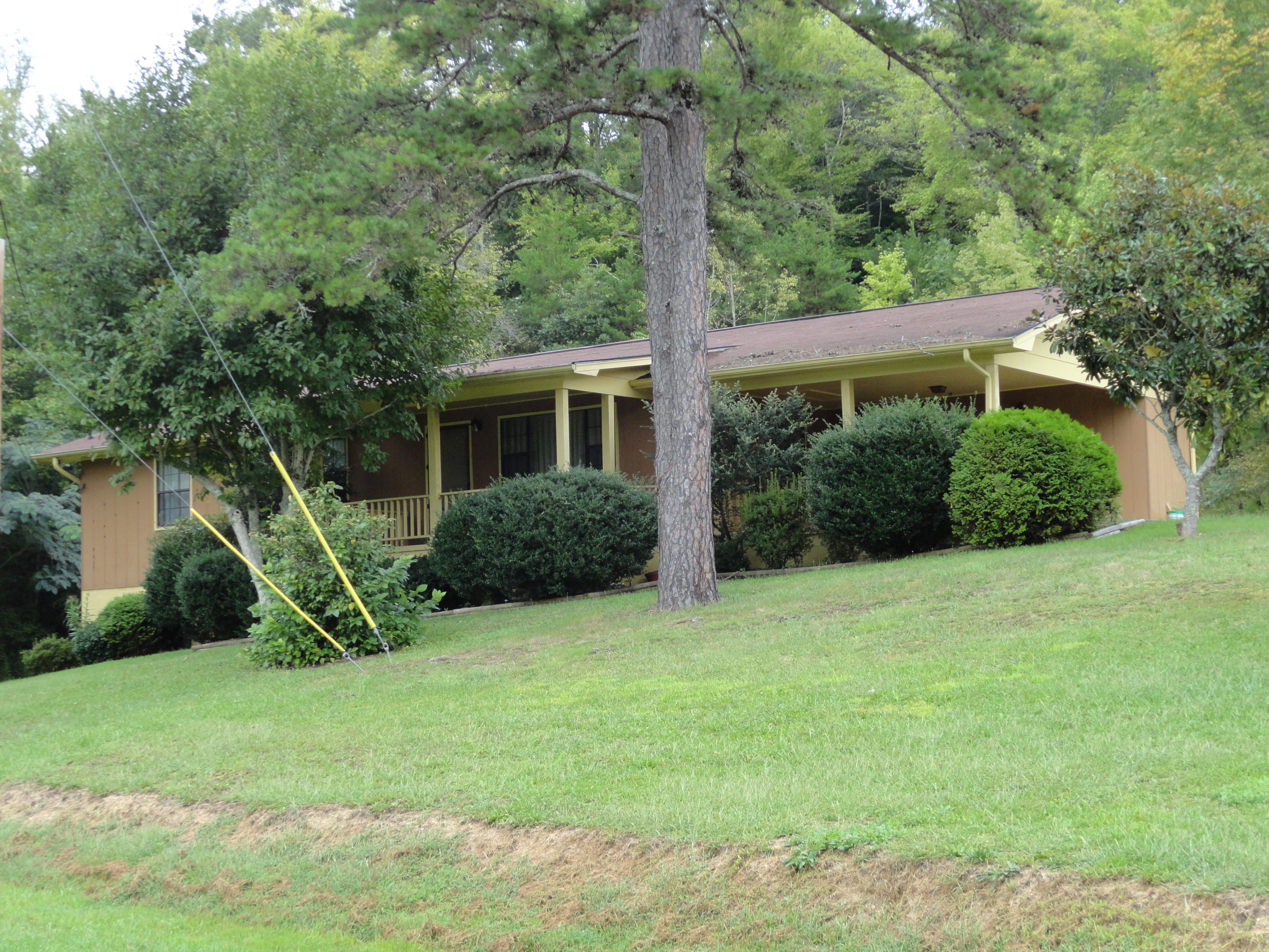 174 Batley Loop Road Clinton, TN 37716 - Photo 3 of 38 DSC06110