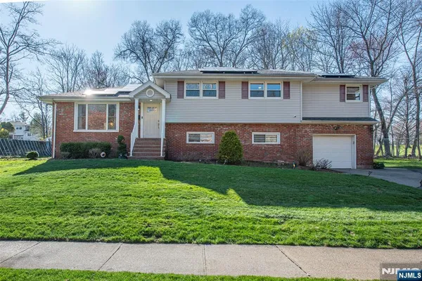 $849,000 | 27 Viewpoint Road, Wayne, NJ 07470