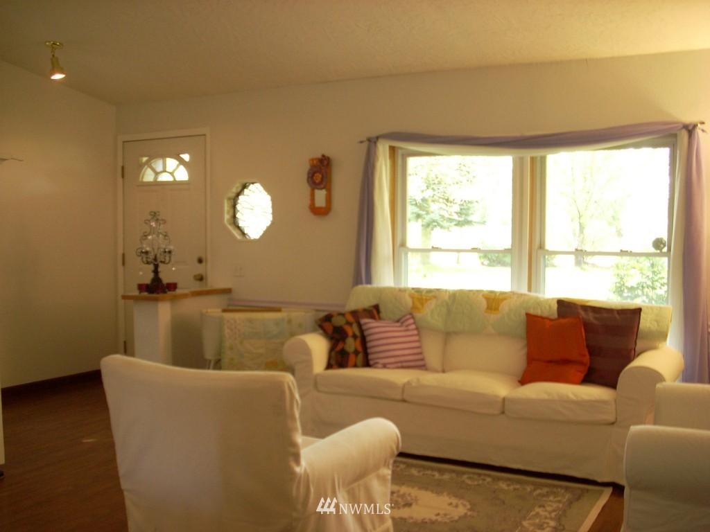 7528 187th Avenue Southwest Rochester, WA 98579 - Photo 2 of 25 Gallery Image 2