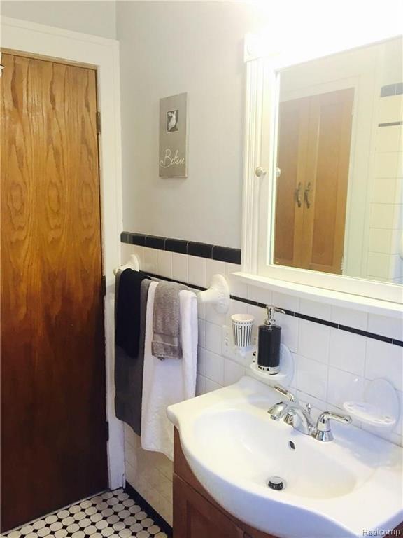135 Riverside Drive Mount Clemens, MI 48043 - Photo 25 of 54 Gallery Image 25