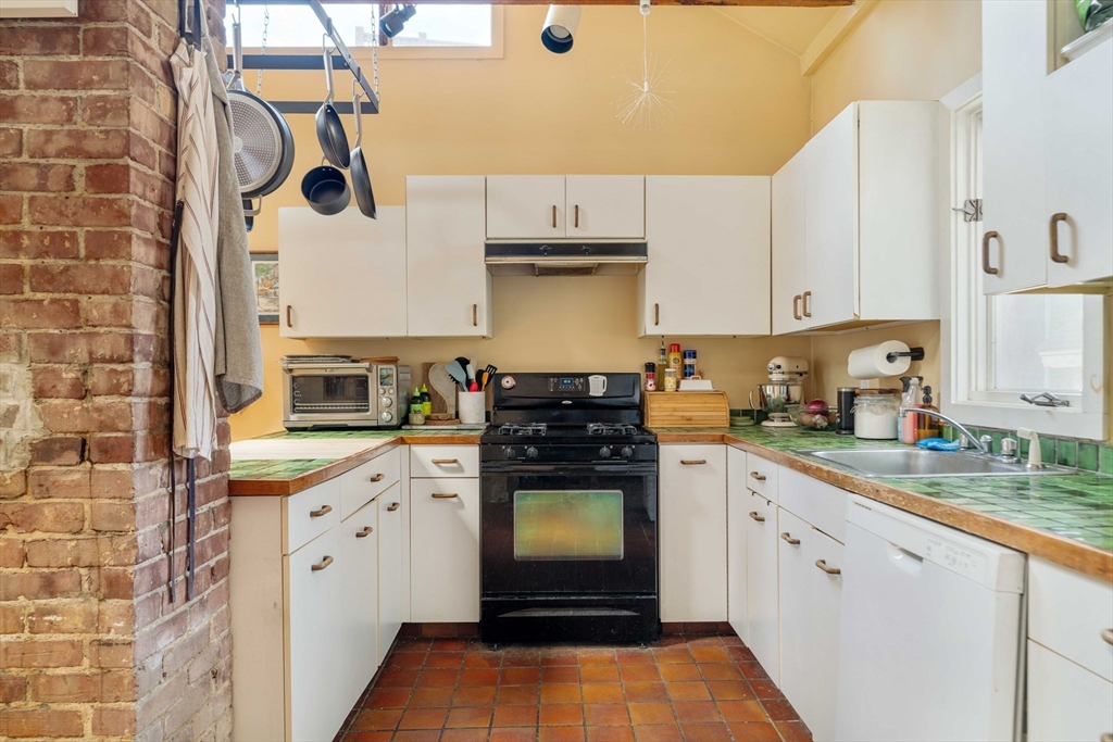 19 Irving Street Watertown, MA 02472 - Photo 4 of 25 Gallery Image 4