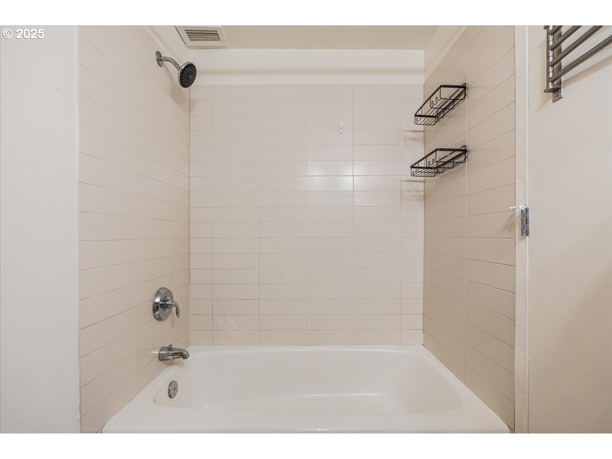 255 Southwest Harrison Street, Unit 11A Portland, OR 97201 - Photo 23 of 32 a bathroom with a bathtub