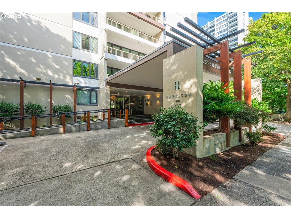 255 Southwest Harrison Street, Unit 11A Portland, OR 97201 - Photo 31 of 32 a view of outdoor space and yard