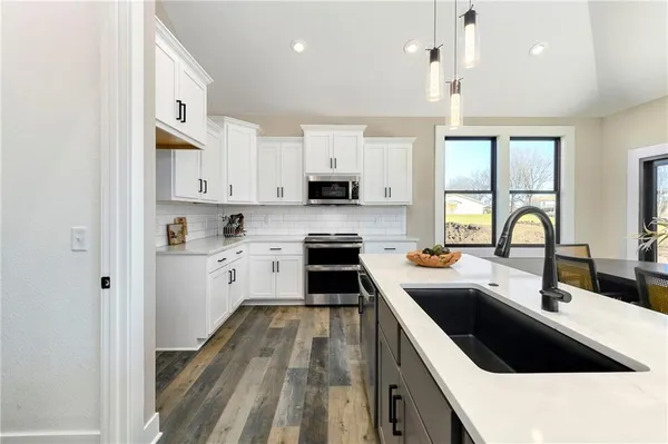 $924,900 | 20322 166th Street, Basehor, KS 66007