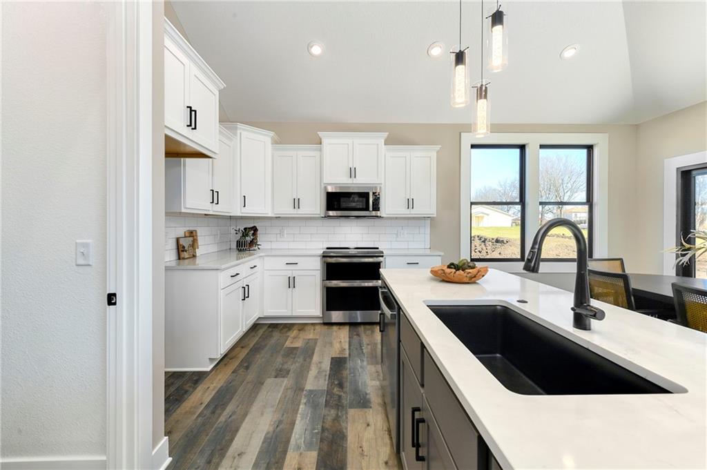 20322 166th Street Basehor, KS 66007 - Photo 18 of 45