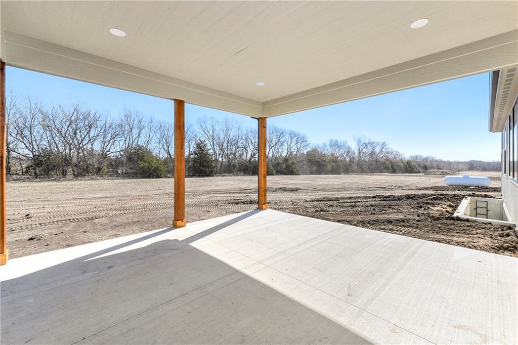 20322 166th Street Basehor, KS 66007 - Photo 43 of 45