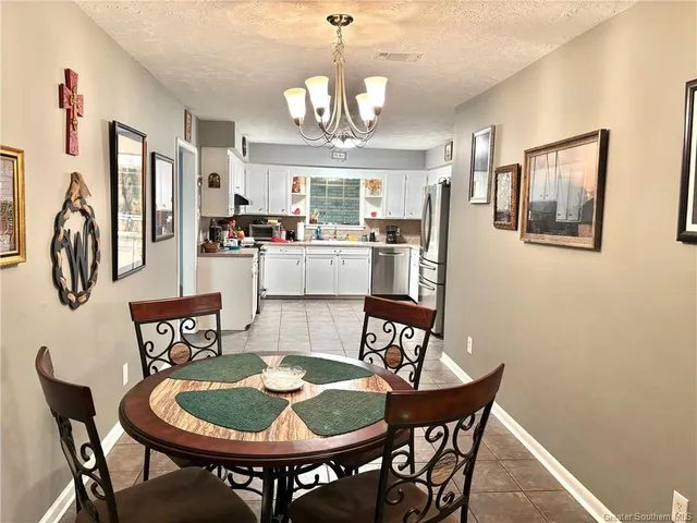 $296,700 | 2221 Oak Grove Drive, Vinton, LA 70668