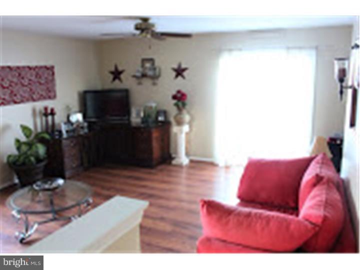 1176 Old Forge Road New Castle, DE 19720 - Photo 4 of 24 Living Room