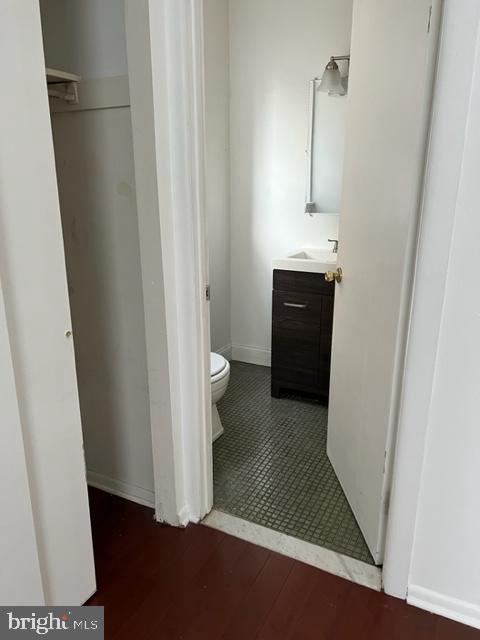 706 South Street, Unit 2 Philadelphia, PA 19147 - Photo 12 of 19 Rear Bedroom to Bathroom