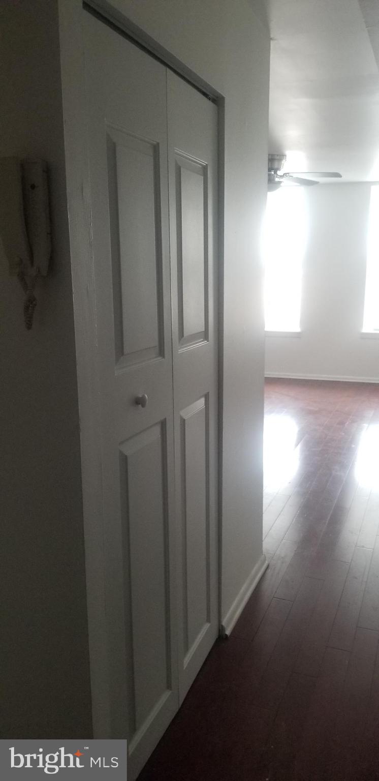 706 South Street, Unit 2 Philadelphia, PA 19147 - Photo 5 of 19 Hallway to the Living Room