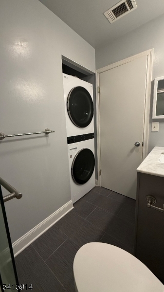 69 Mayfield Road Bedminster, NJ 07921 - Photo 3 of 5 a bathroom with a toilet and a sink