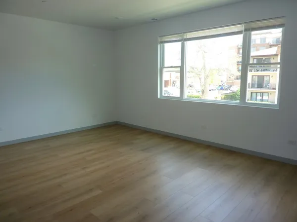 $2,150 | 9522 South 53rd Avenue, Unit 2S, Oak Lawn, IL 60453