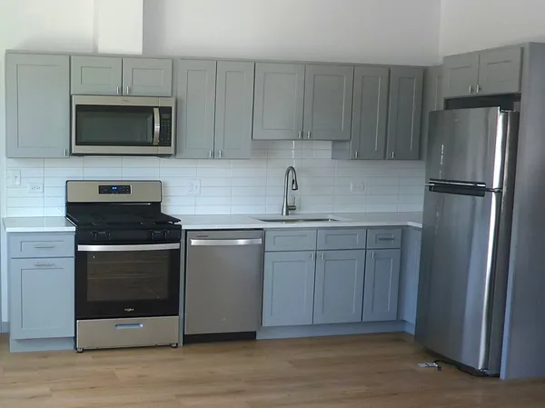 $2,150 | 9522 South 53rd Avenue, Unit 2S, Oak Lawn, IL 60453