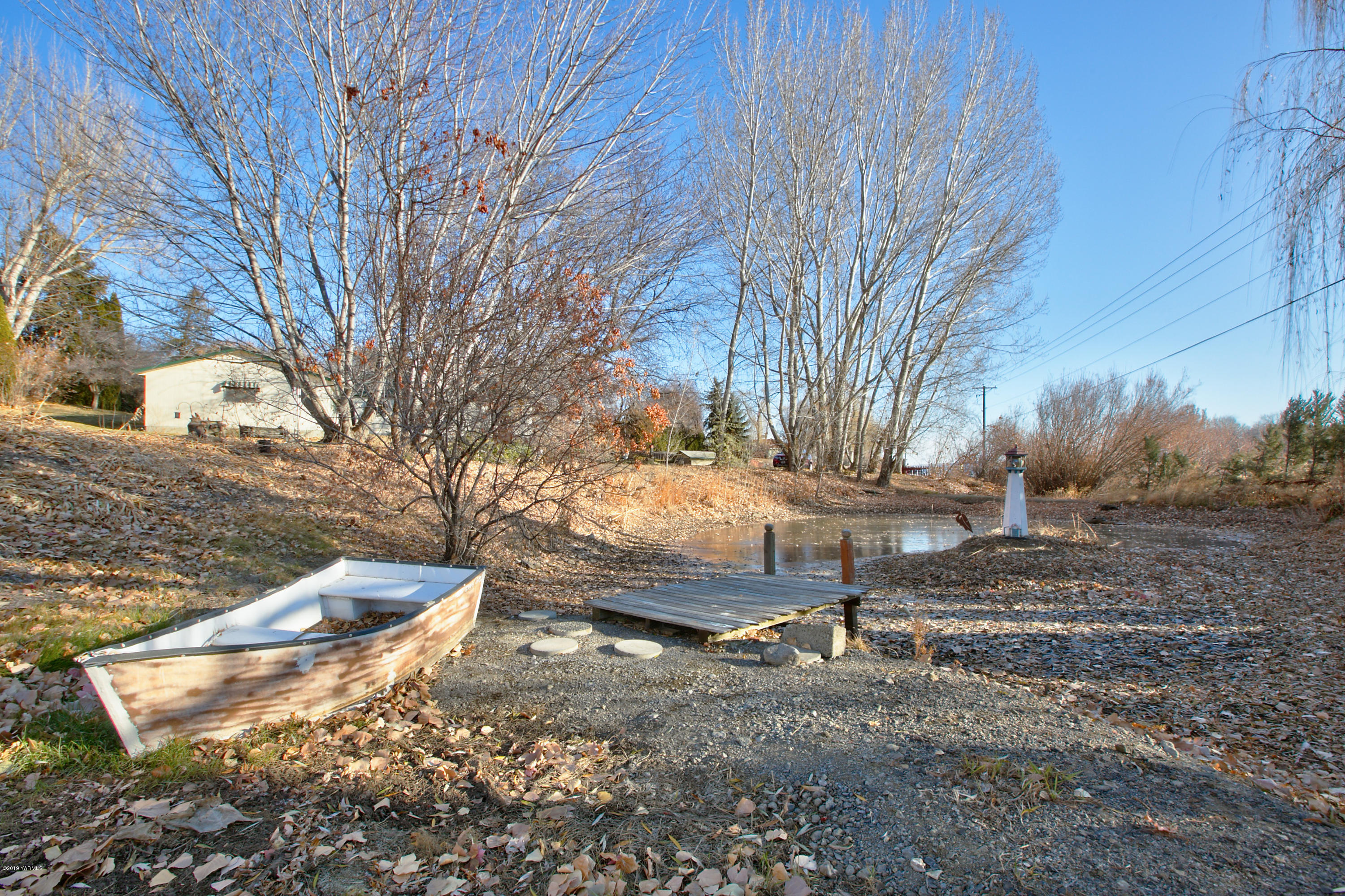 10509 Summitview Road Yakima, WA 98908 - Photo 11 of 17 a view of yard with wooden fence