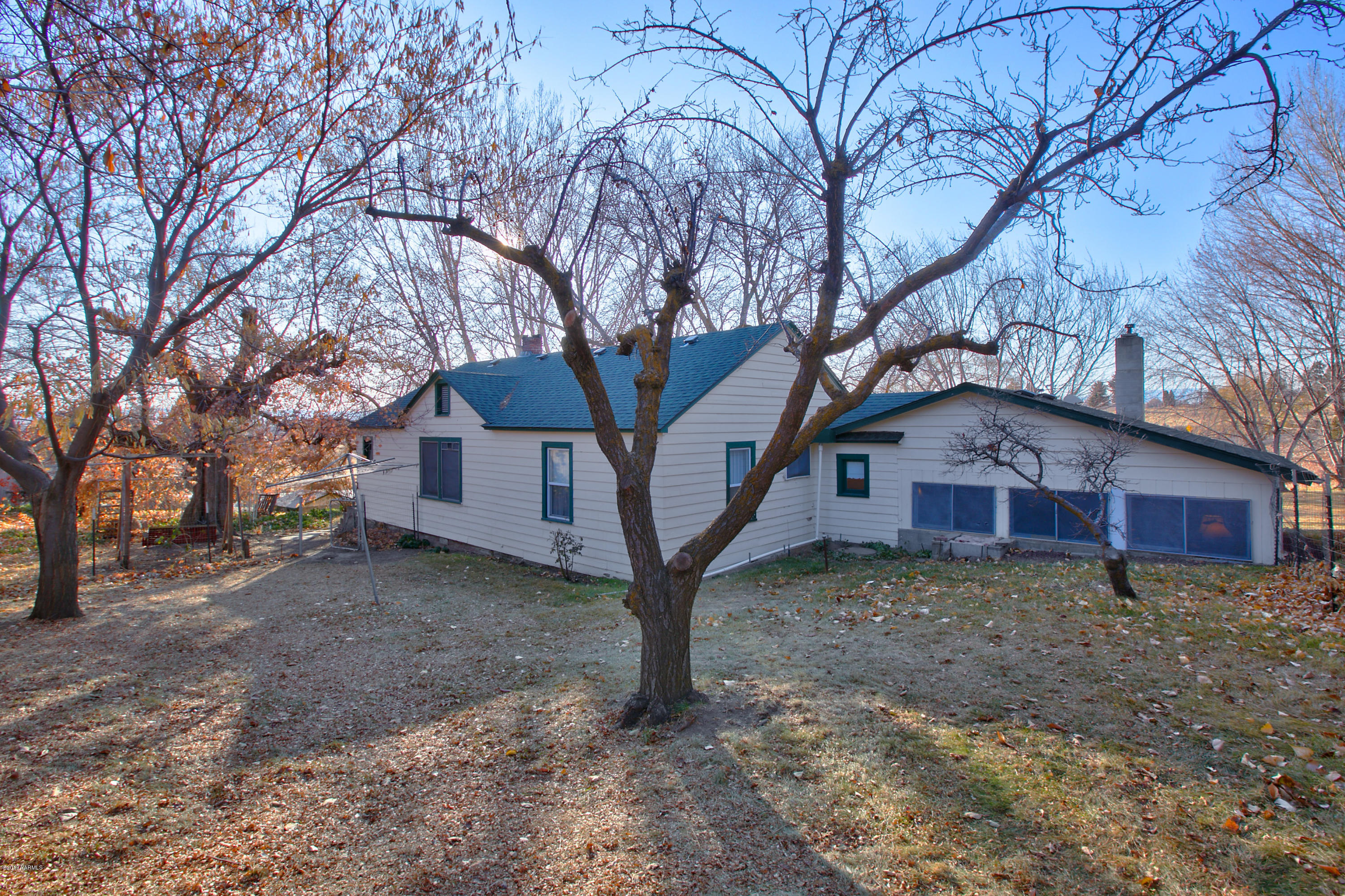 10509 Summitview Road Yakima, WA 98908 - Photo 14 of 17 a view of a house with a yard