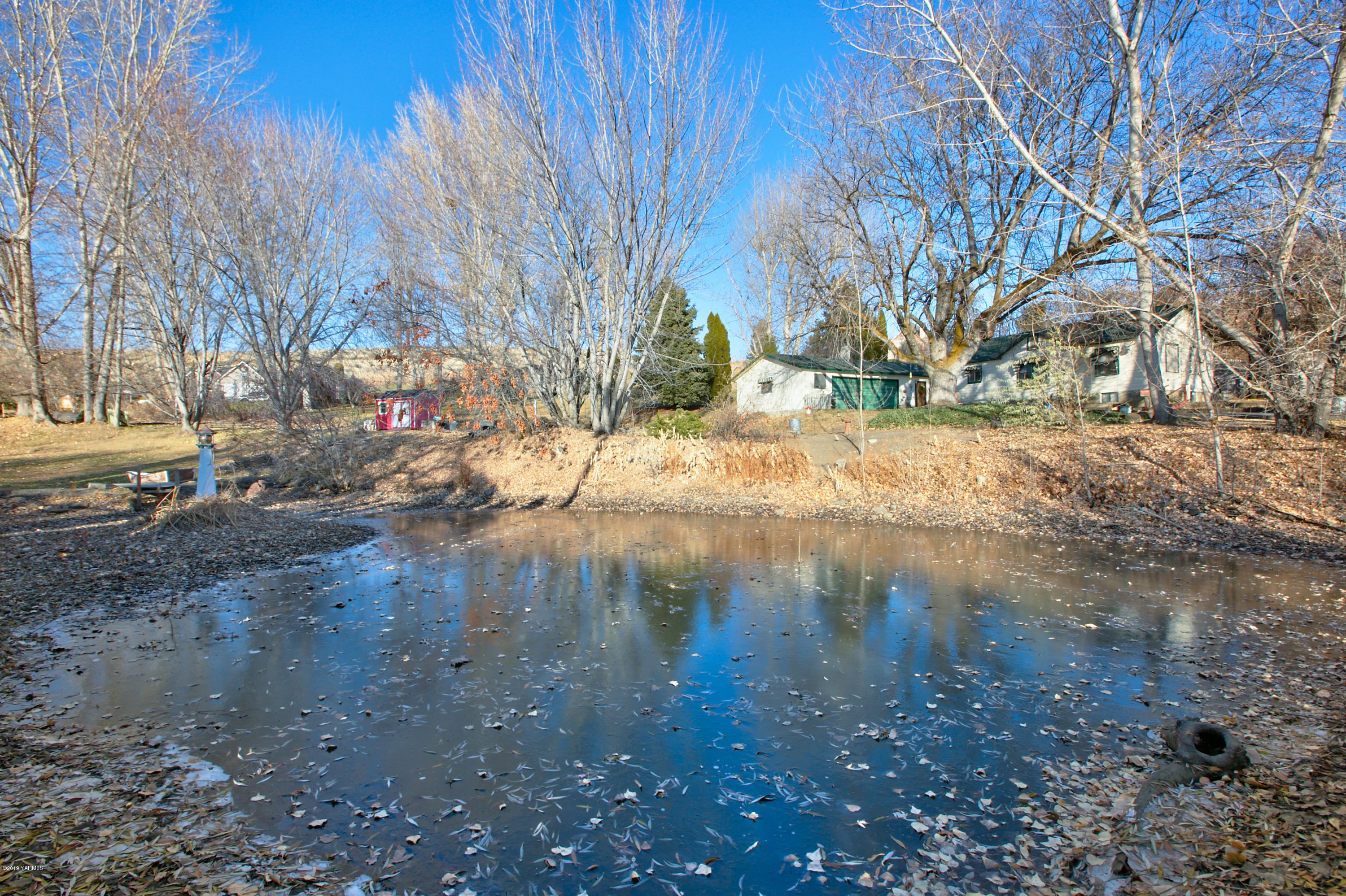 10509 Summitview Road Yakima, WA 98908 - Photo 10 of 17 a backyard of a house with lots of green space