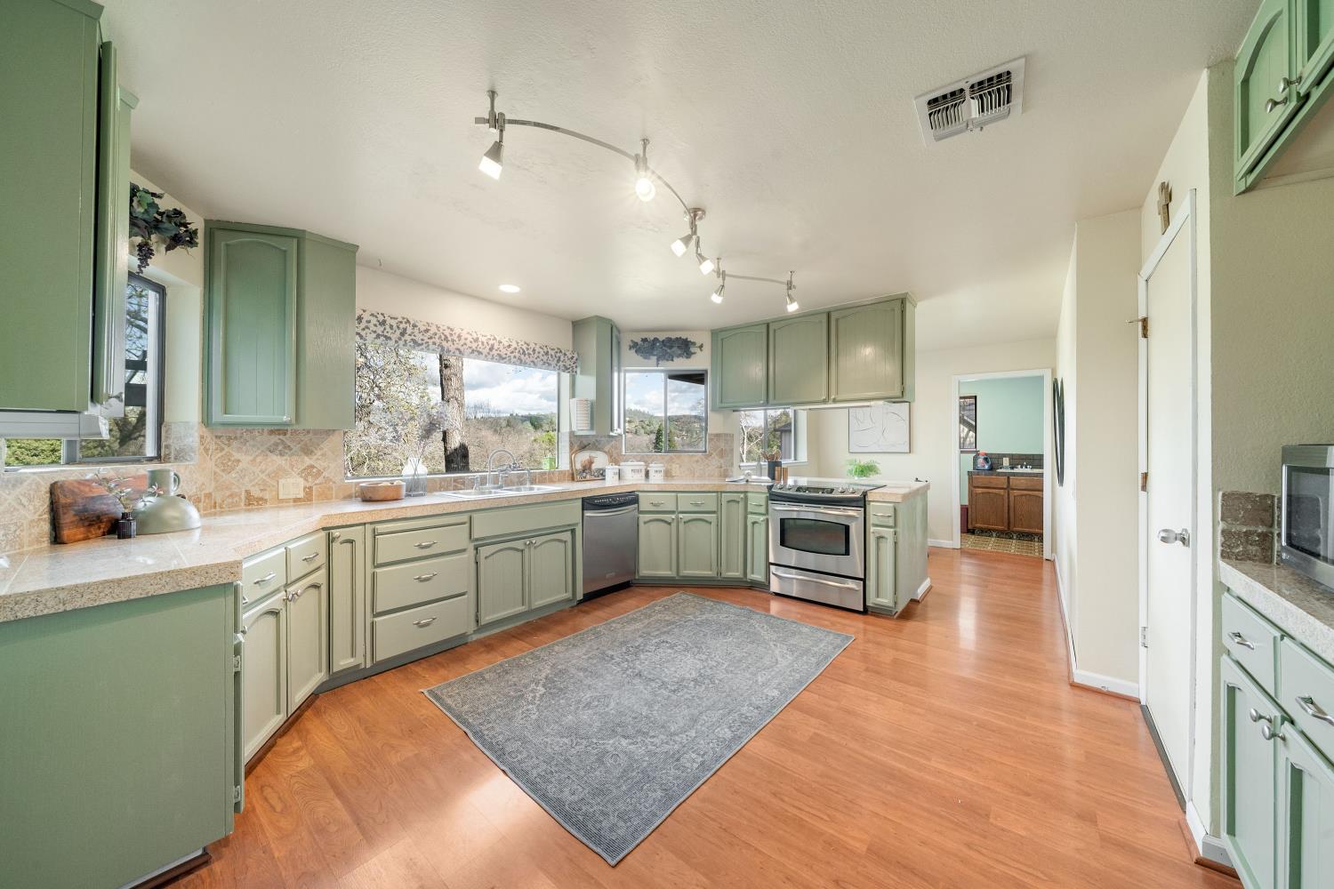 3218 Cambridge Road Cameron Park, CA 95682 - Photo 14 of 46