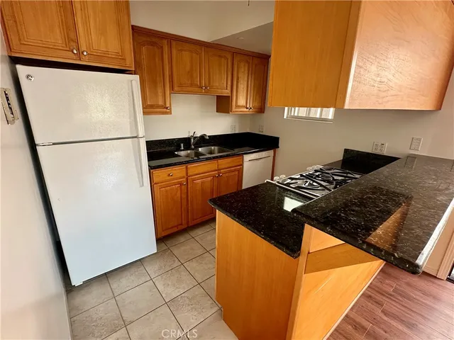 $4,500 | 122 15th Street, Manhattan Beach, CA 90266