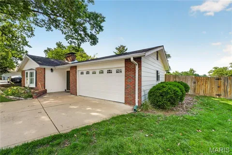 $410,000 | 11929 Paradise Lane, Des Peres, MO 63131