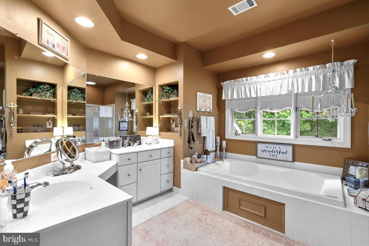 18705 Olney Mill Road Olney, MD 20832 - Photo 35 of 64 Primary Bath w/ 2 Sinks, Tub, Shower & Toilet Room