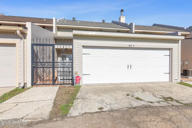 $197,900 | 200 Dublin Circle, Unit D, Lafayette, LA 70506