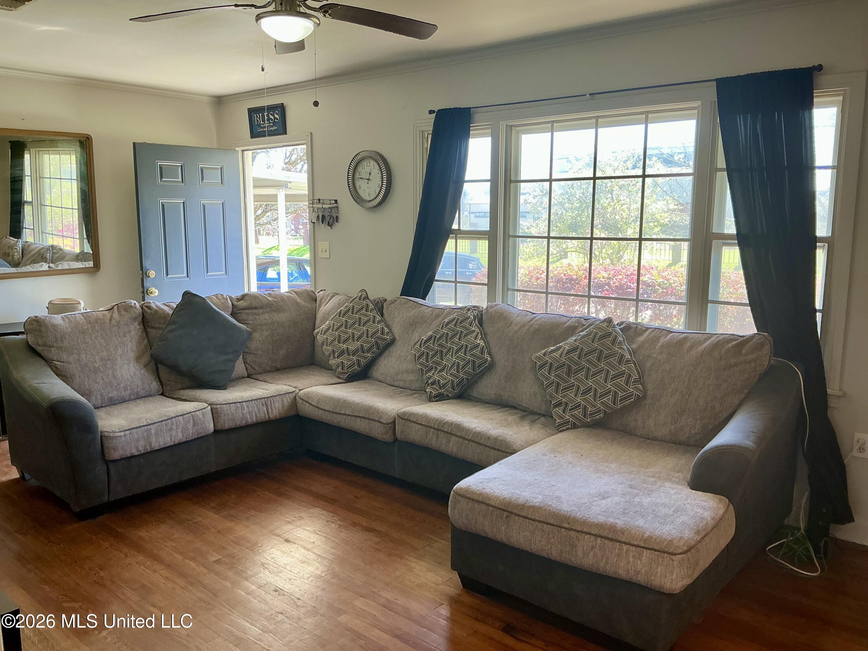 327 Harmony Road Crystal Springs, MS 39059 - Photo 3 of 10 Front Room
