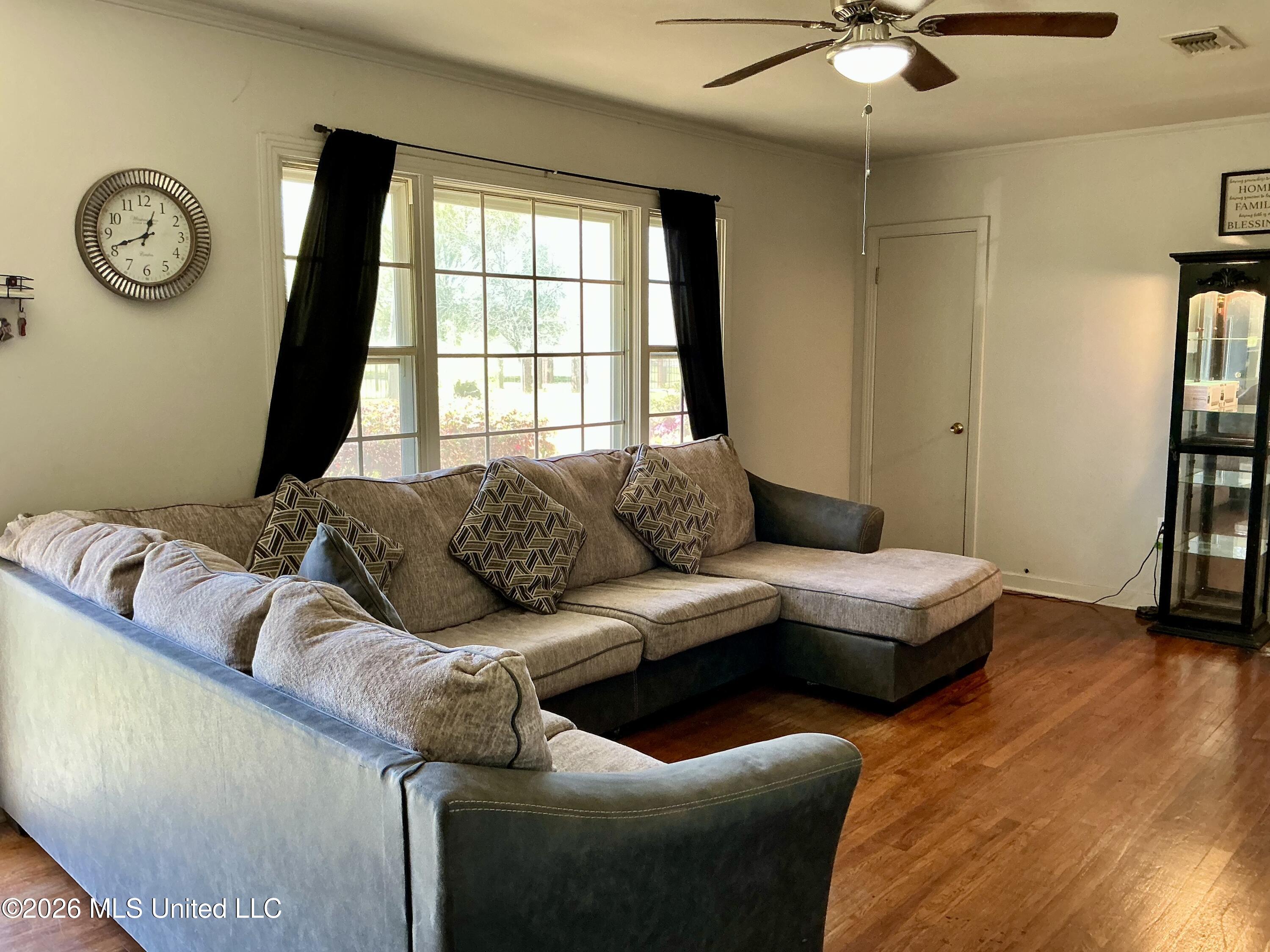 327 Harmony Road Crystal Springs, MS 39059 - Photo 4 of 10 Front Room 2