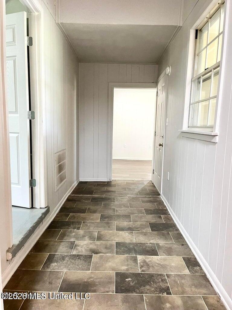 327 Harmony Road Crystal Springs, MS 39059 - Photo 7 of 10 Hallway