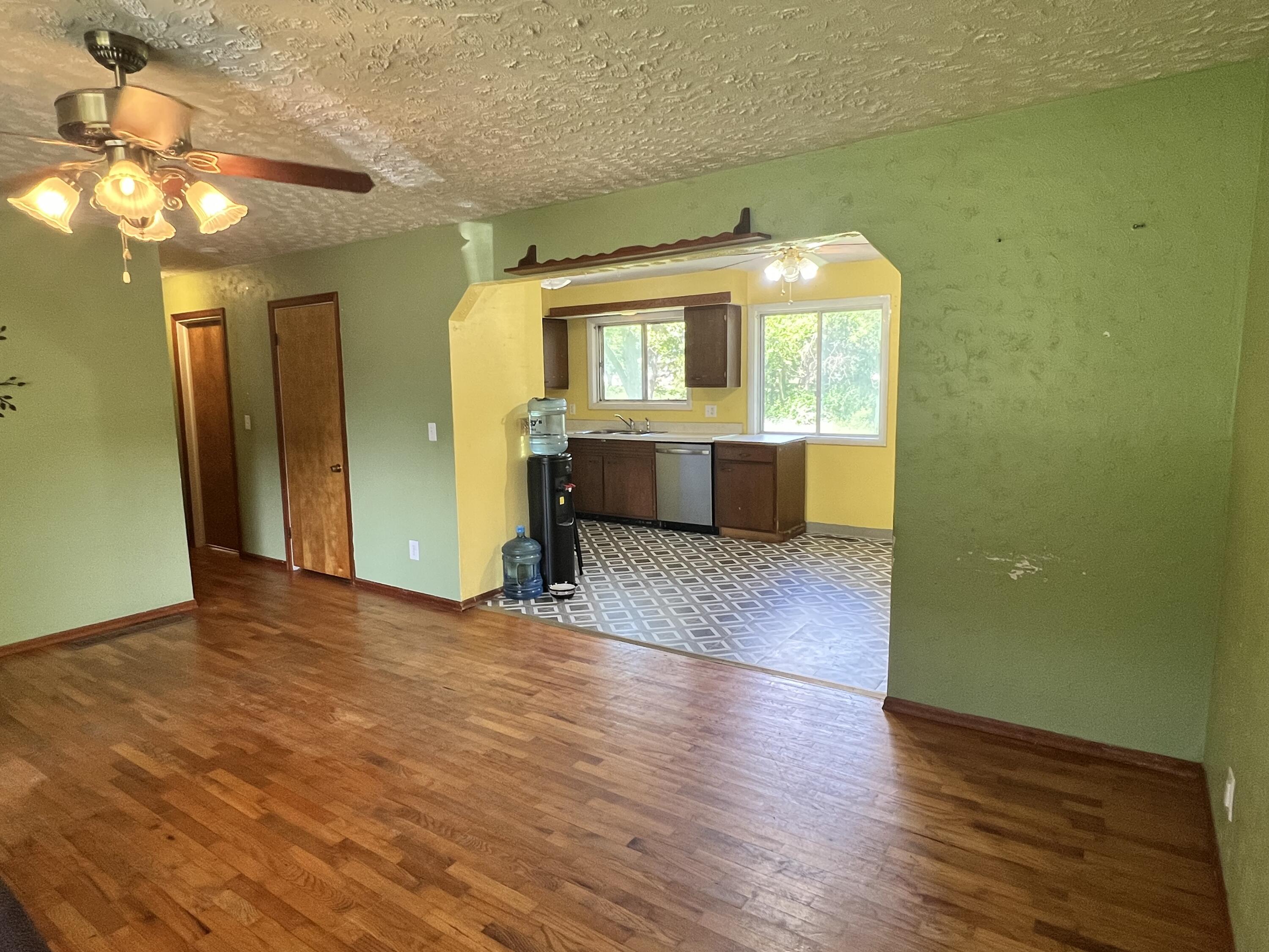 3806 Gady Road Tecumseh, MI 49286 - Photo 6 of 31 Living room 2