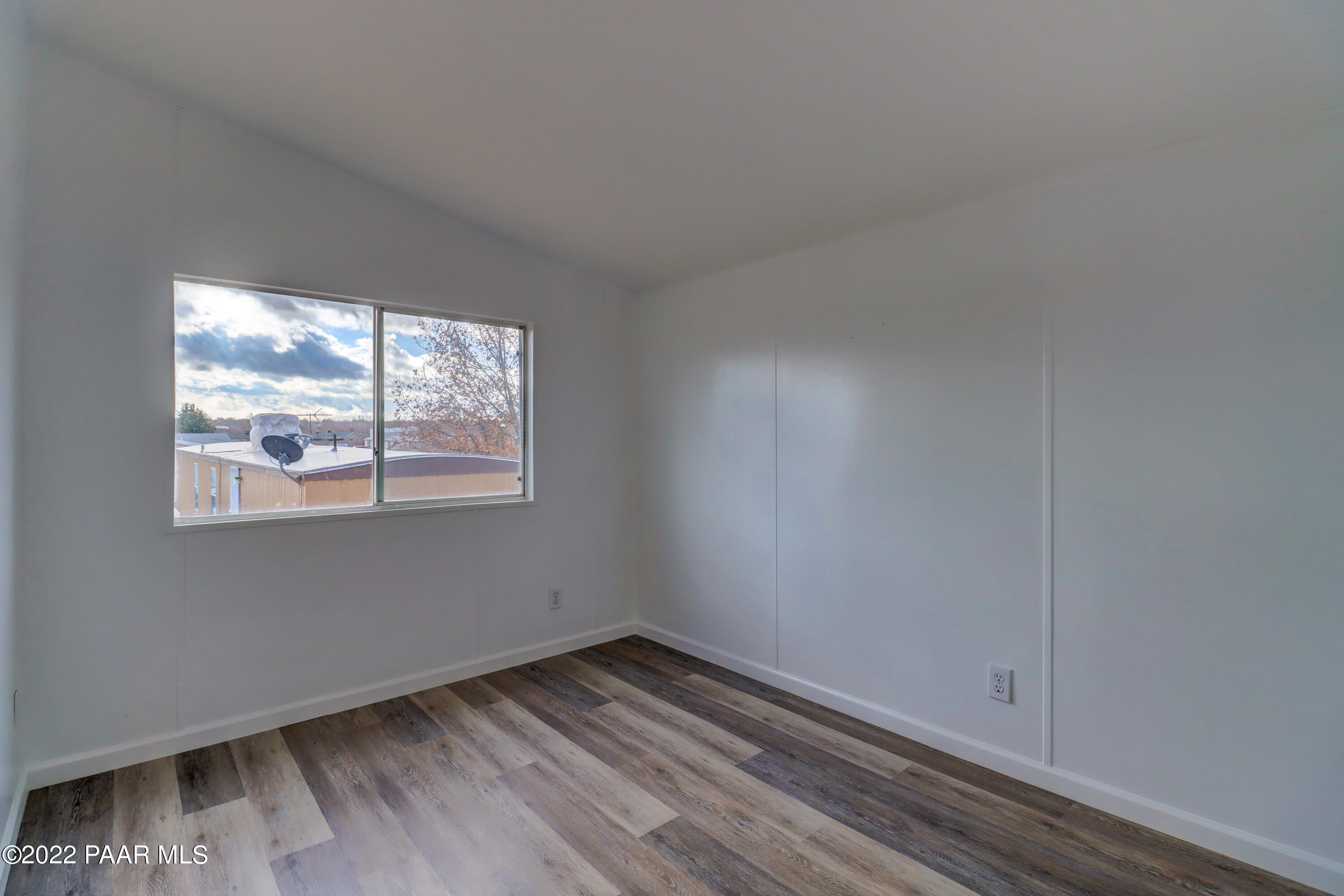 1330 Prairiegrass Road Chino Valley, AZ 86323 - Photo 19 of 31 an empty room with wooden floor and windows