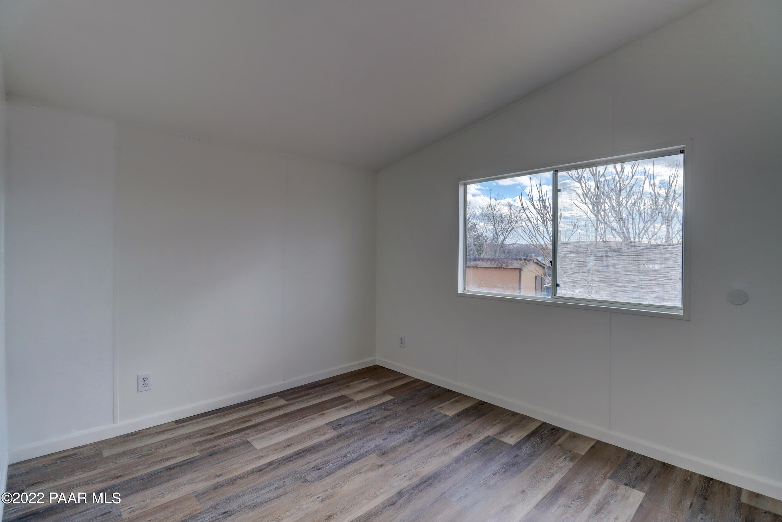 1330 Prairiegrass Road Chino Valley, AZ 86323 - Photo 20 of 31 an empty room with wooden floor and windows