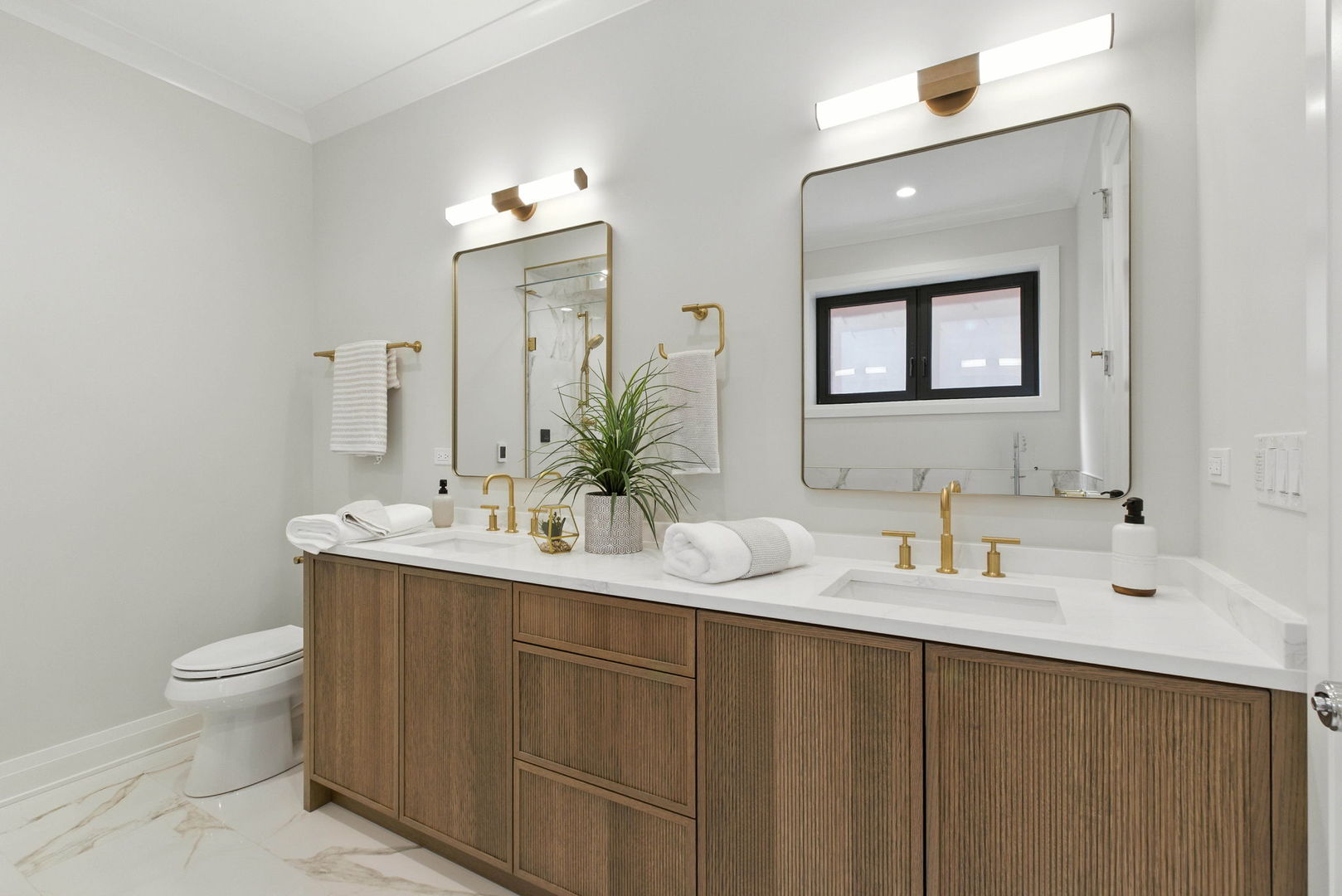 908 West Fullerton Avenue, Unit PH Chicago, IL 60614 - Photo 14 of 23 a bathroom with double vanity sinks and a mirror