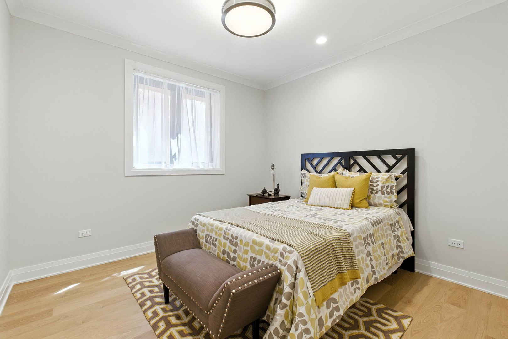 908 West Fullerton Avenue, Unit PH Chicago, IL 60614 - Photo 16 of 23 a bedroom with a bed and window