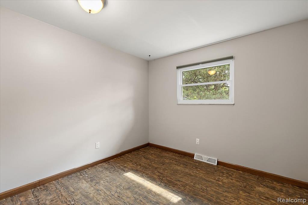 3500 Emmons Avenue Rochester Hills, MI 48307 - Photo 18 of 34