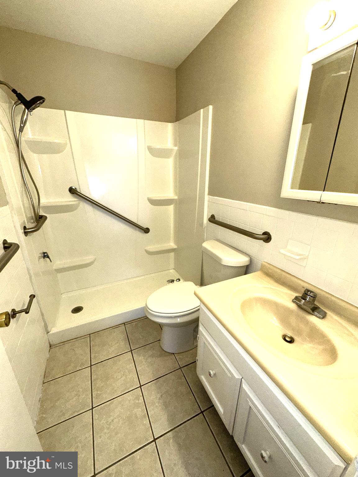 20771 Beaver Creek Road Boonsboro, MD 21713 - Photo 17 of 30 Full Hall Bath