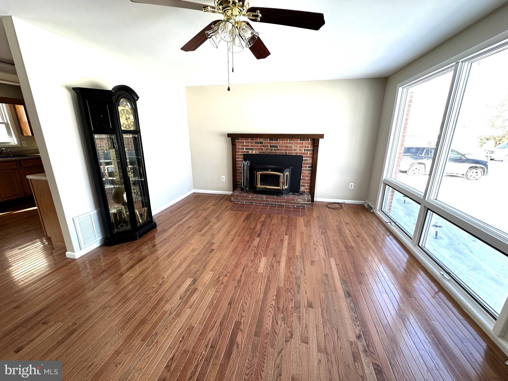 20771 Beaver Creek Road Boonsboro, MD 21713 - Photo 2 of 30 Living Room