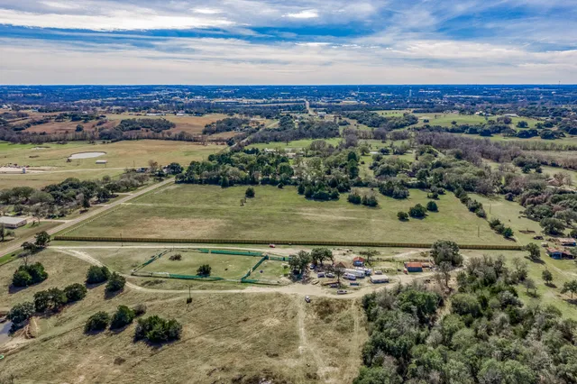 a view of a tennis court