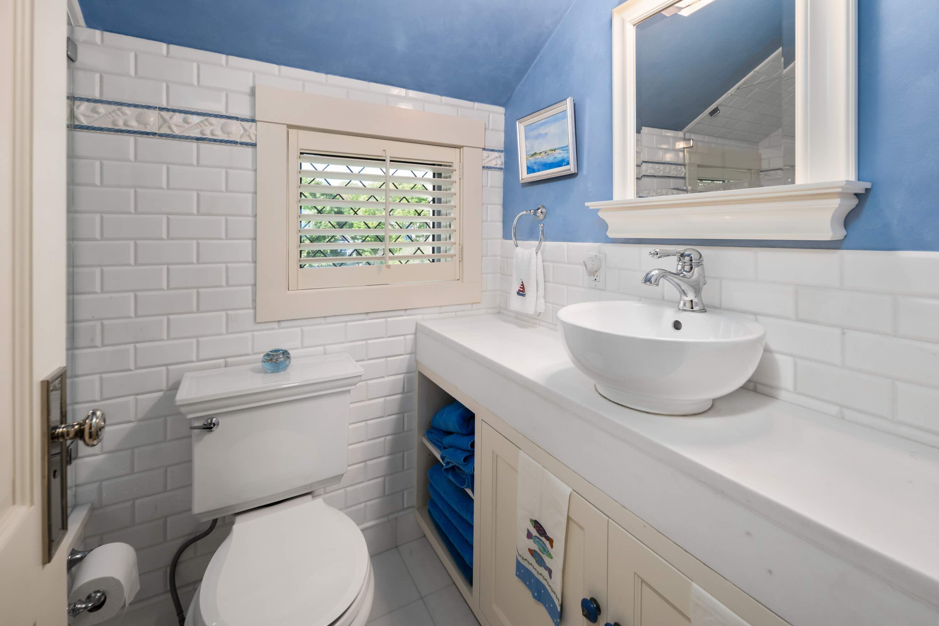 24 Fieldstone Lane, Unit 5 Ogunquit, ME 03907 - Photo 26 of 43 Bathroom 2