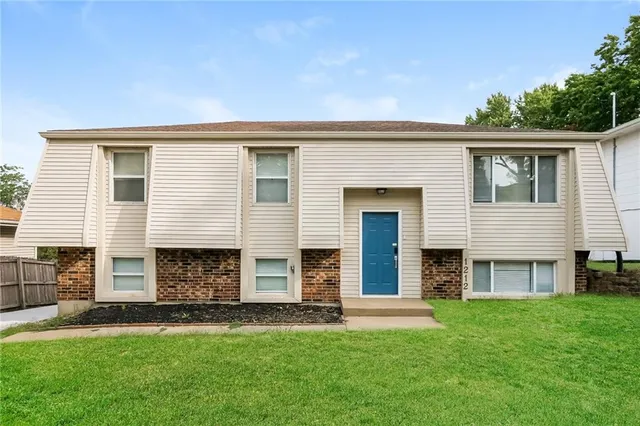 $2,075 | 1212 Northwest 67th Street, Kansas City, MO 64118