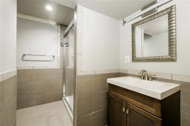 $2,075 | 1212 Northwest 67th Street, Kansas City, MO 64118