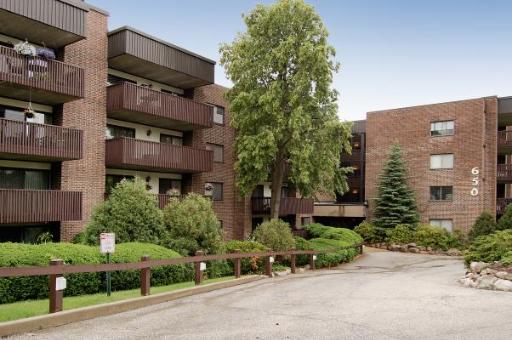 650 Whitney Court, Unit 109 Gurnee, IL 60031 - Photo 1 of 1