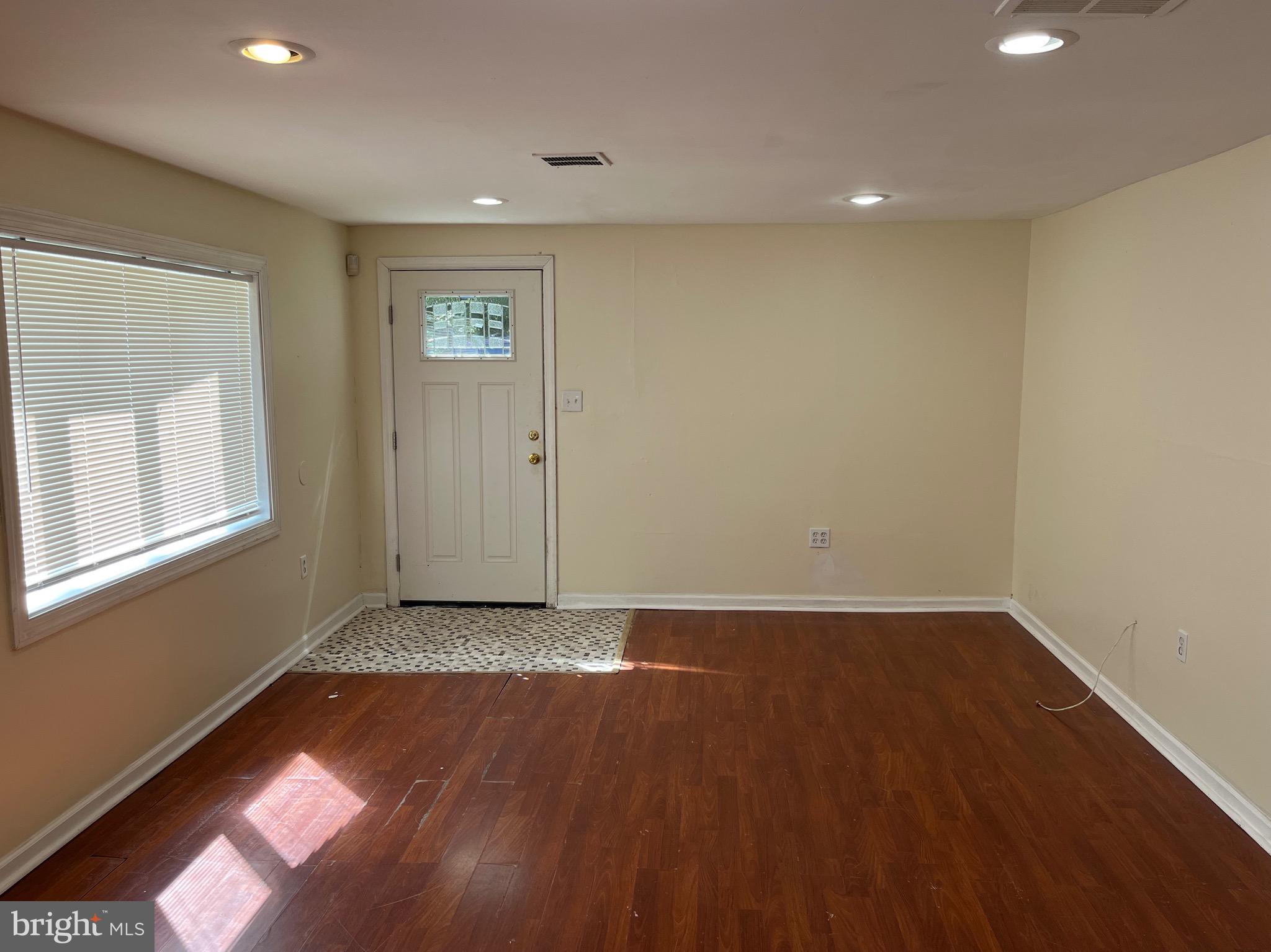 Living room/entry.