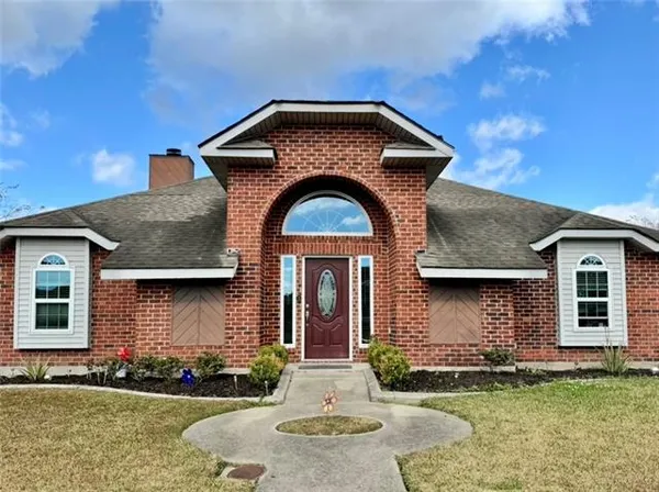 $2,300 | 22 Gladiola Court, Marrero, LA 70072