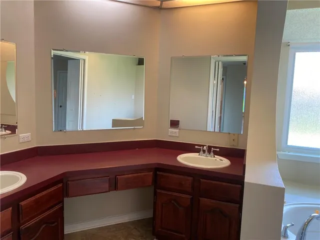 $2,300 | 22 Gladiola Court, Marrero, LA 70072