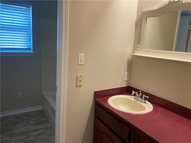 $2,300 | 22 Gladiola Court, Marrero, LA 70072