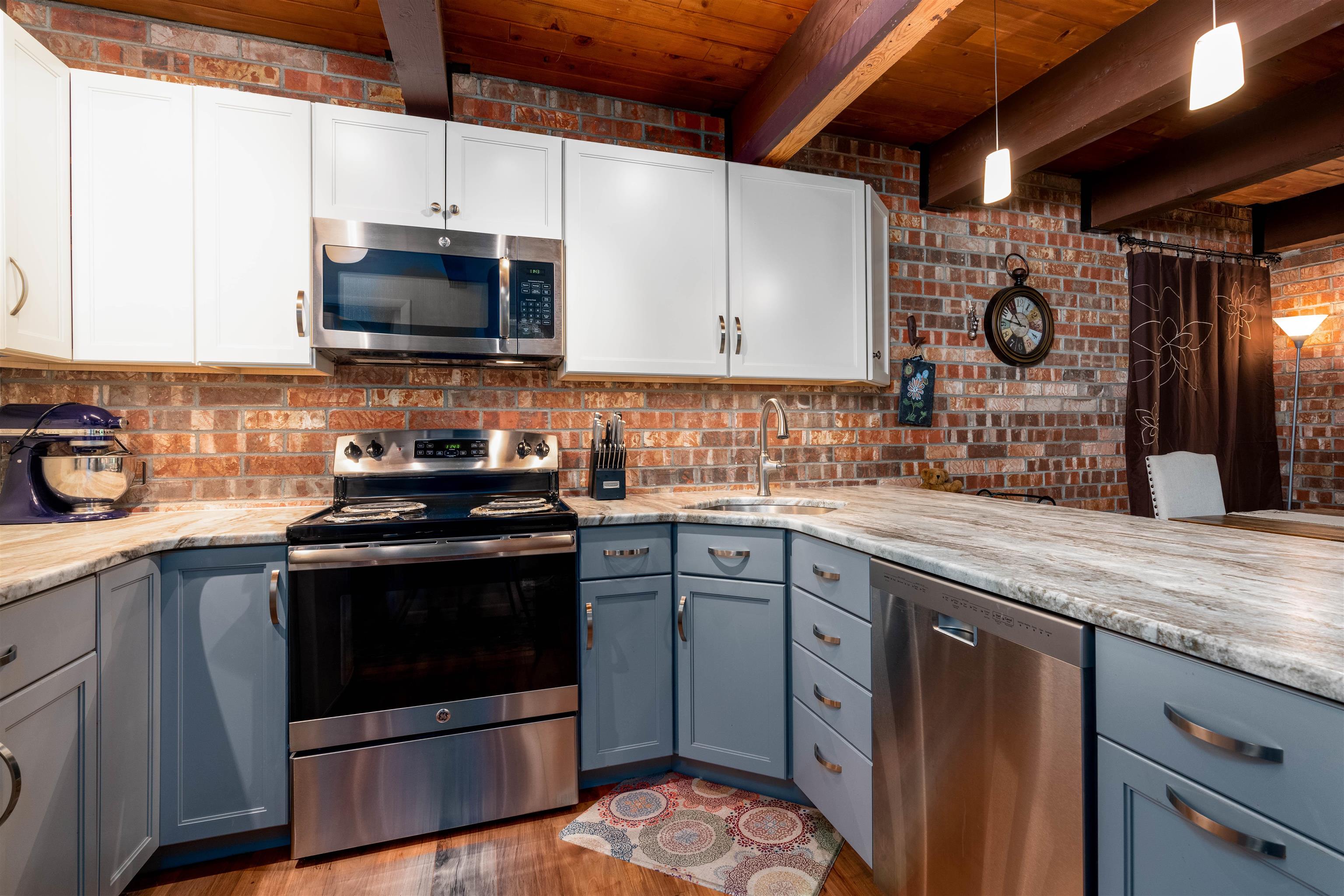 233 Fox Hill Road, Unit 38 Stowe, VT 05672 - Photo 7 of 30 Gallery Image 7
