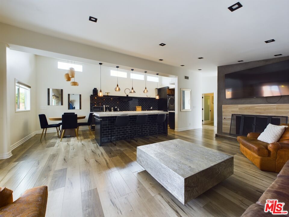 10650 Putney Road Los Angeles, CA 90064 - Photo 4 of 11