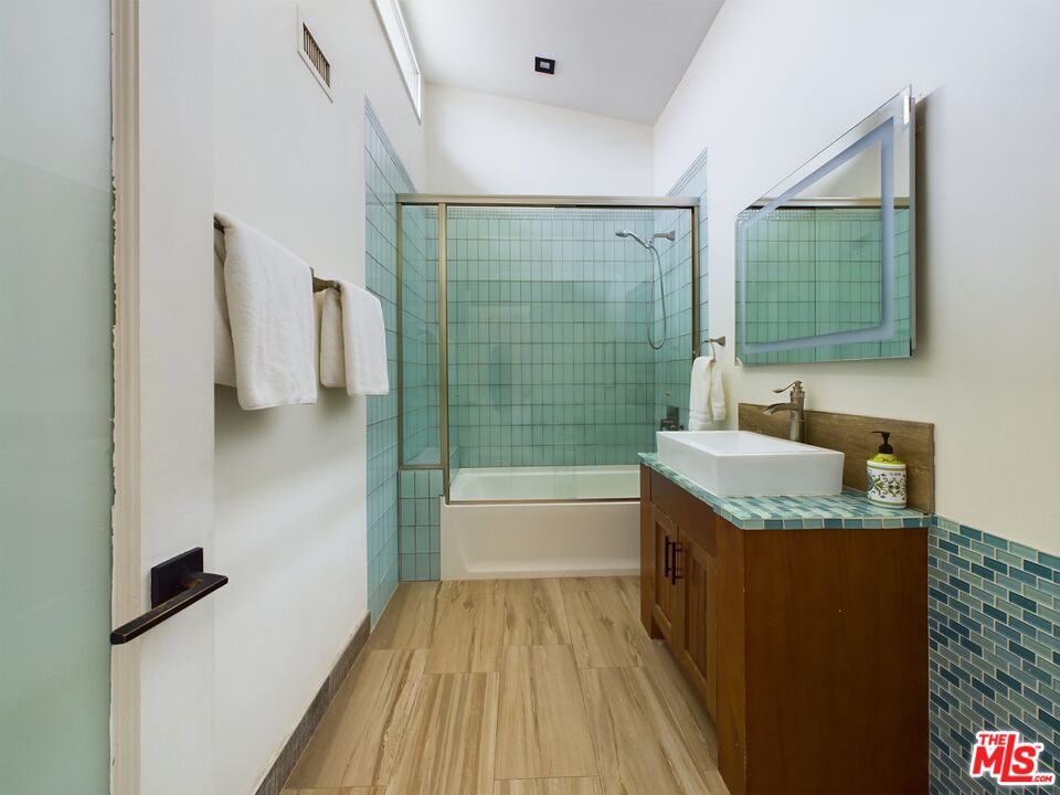 10650 Putney Road Los Angeles, CA 90064 - Photo 9 of 11